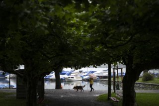 Depuis un certain temps, le temps en Suisse est déterminé par une dépression. De l'air humide arrive par vagues en provenance de l'ouest et du nord, selon MétéoSuisse. La situation météorologique est qualifiée de "bloquée". KEYSTONE/GIAN EHRENZELLER